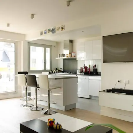 2 Bedroom With Balcony Near Eiffel Tower And Invalides Апартаменты