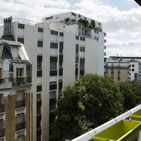 Апартаменты 2 Bedroom With Balcony Near Eiffel Tower And Invalides Париж