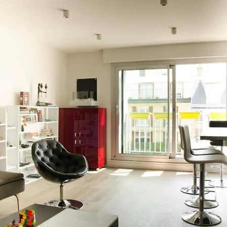 2 Bedroom With Balcony Near Eiffel Tower And Invalides Апартаменты *